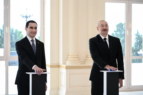 Ադրբեջանը նավթային լցանավ է նվիրել Թուրքմենստանին