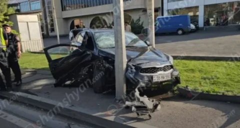 Բաբաջանյան փողոցում բախվել են Mazda-ն և Kia Forte-ն․ կան վիրավորներ