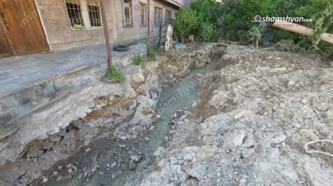 Зловоние и антисанитария в Бюрегаване: сточные воды уже 20 дней затопляют большой квартал