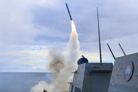 США разместили в Аравийском море крейсер с крылатыми ракетами Tomahawk