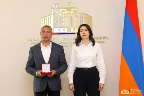 ՆԳ նախարարը պարգևներ է հանձնել Վահե Մելքոնյանին և Փամբակ գետում որոնումներ իրականացրած մյուս ջրասուզակներին