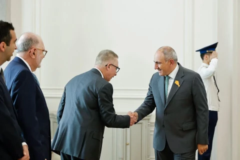 Пашинян и представители  AMAA обсудили вопрос  строительства образовательного комплекса в Варденисе