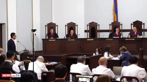 «Միասնության թևեր» կուսակցության ներկայացուցիչ Լիպարիտ Դրմեյանը միջնորդեց կասեցնել գործը ՍԴ-ում