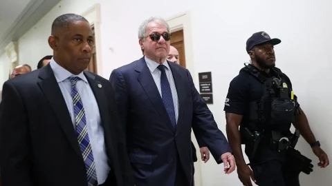 Миллиардер Леон Блэк покинул слушания Конгресса США по делу Эпштейна после вопросов о соглашениях о неразглашении
