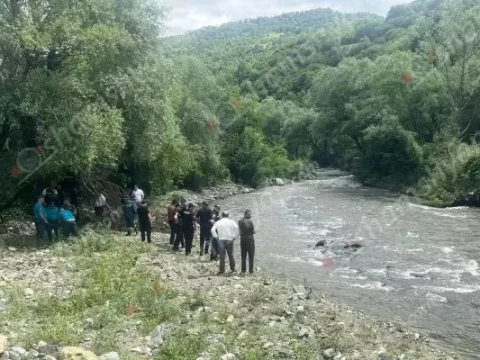Փամբակ գետում հայտնաբերվել է մարմին. փրկարարները հատուկ ճոպանների միջոցով փորձում են այն դուրս բերել ափ