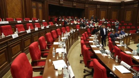 Борьба за должности вице-спикеров парламента Армении сегодня разрешится