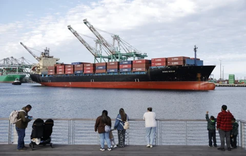 Financial Times: US tariffs push sea freight shipping costs to record levels