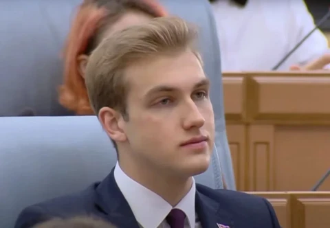 Младший сын Лукашенко получил диплом одного из ведущих университетов Китая