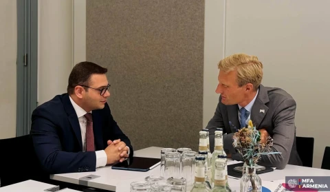 «Դպրոցական սնունդ» ծրագրից մինչև COP17․ ՀՀ ԱԳ փոխնախարարը հանդիպել է ՊՀԾ-ի ղեկավարի պաշտոնակատարին