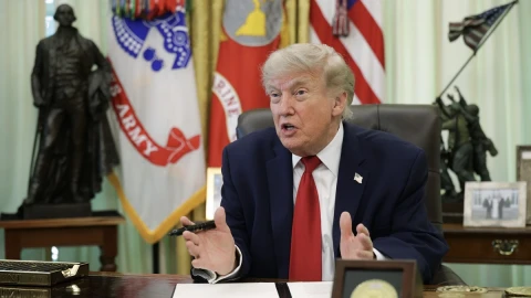 Трамп заявил о расширении полномочий главы разведки США по рассекречиванию документов