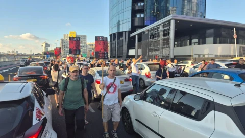 В Тель-Авиве протестующие перекрыли шоссе