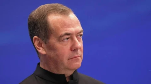 Медведев прибыл в Тегеран на церемонию прощания с Хаменеи