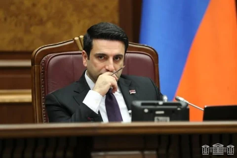 «Հրապարակ»․ Ալեն Սիմոնյանի կադրերը ճամպրուկներն են հավաքում
