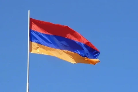 На основных въездах во все населенные пункты Армении будут установлены государственные флаги