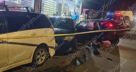 Չարենցավանում բախվել են «Toyota Camry»-ն, «Opel»-ը, «Mitsubishi»-ն և «Lada»-ն․ կա 4 վիրավոր