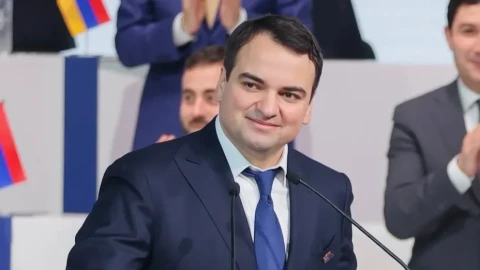 Нарек Карапетян: Однородный парламент и отсутствие оппозиции не ослабили, а наоборот ещё больше укрепили правящую силу