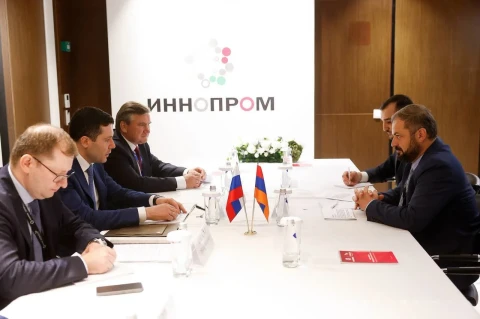 Глава Минэкономики Армении и министр промышленности и торговли России обсудили торгово-экономические связи