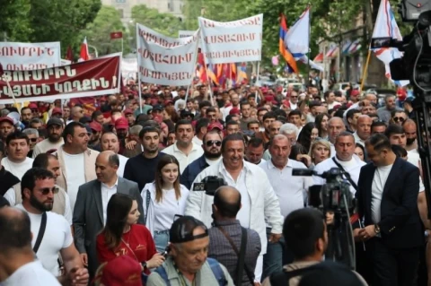 «Փաստ». Իրավական ահաբեկչությունը՝ որպես իշխանության անկման սկիզբ. Գագիկ Ծառուկյանի օրինակը և պատմության դառը դասերը