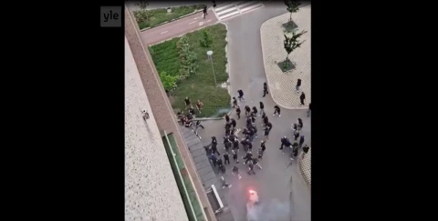 Полиция Финляндии задержала 48 футбольных фанатов, подравшихся в центре города