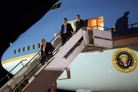 WSJ: Трамп вернулся из Турции на другом самолёте из-за полученных данных о возможном покушении