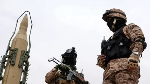 Press TV: иранские военные нанесли удары по американским объектам в Кувейте