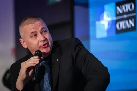Министр обороны Венгрии: «Мы закрываем дверь для русских»