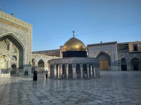 На территории мавзолея, где похоронен Али Хаменеи, вспыхнул пожар
