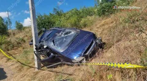 Կողբում վարորդը «Opel Zafira»-ով բшխվել է երկաթե արգելապատնեշներին և հայտնվել ձորում․ վիրшվորները անչափահասներ են