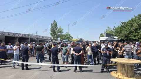 Լարված իրավիճակ՝ «Առինջ մոլ» առևտրի կենտրոնում․ իրավապահները կապարակնքել են տոնավաճառի տաղավարների մի մասը