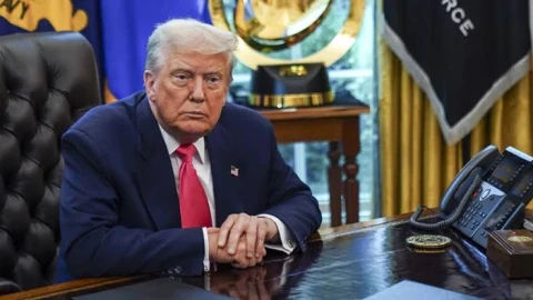 Trump: damage to commercial vessels will be compensated from frozen Iranian assets