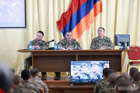 Начальник Генштаба ВС Армении обсудил с военнослужащими вопросы укрепления дисциплины