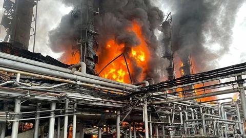 Нефтеперерабатывающий завод в Тюмени загорелся в результате украинской атаки