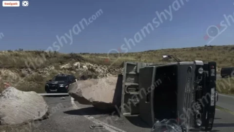 В Армении опрокинулся гружённый «КамАЗ»: Водитель скнончался на месте