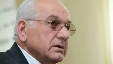 Political Figure Garnik Margaryan Passes Away at Age 82