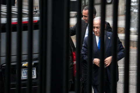 Netanyahu arrives at the White House for meeting with Trump amid disagreements over Iran: he entered through a side entrance