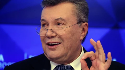 Янукович сменил фамилию на Леонов и переехал жить в Сочи