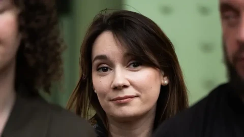 Франция решила выслать российскую журналистку Ксению Федорову из-за обвинений в пропаганде Кремля