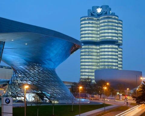 После Volkswagen и Porsche: BMW объявила о сокращении до 8 тысяч сотрудников