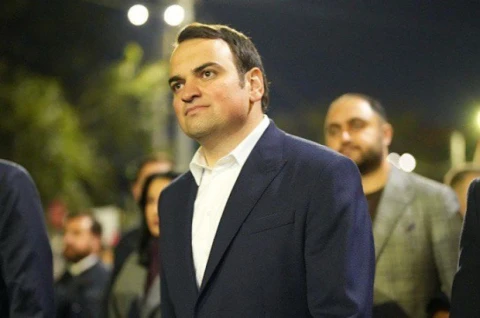 Law enforcement officers enter opposition Strong Armenia bloc MP-elect Narek Karapetyan’s home early this morning, conducting a search