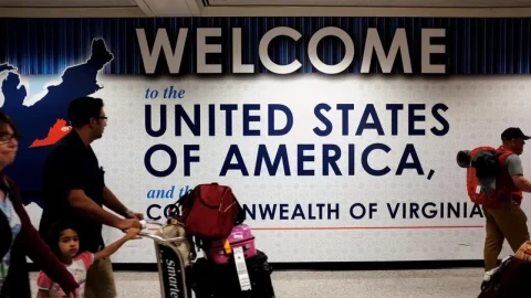 В США исследовательницу Университета Джонса Хопкинса задержали в аэропорту за просроченную визу