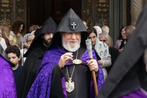 Оппозиционные депутаты в Первопрестольном Святом Эчмиадзине получили благословение Католикоса