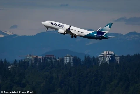 Flight attendants' strike at Canada's second-largest airline disrupts hundreds of flights