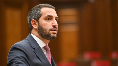 Спикер парламента накинулся с критикой на второго президента Армении за события 18-летней давности