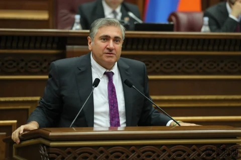Оппозиционный депутат обратил внимание на дрейф партии Пашиняна от либерализма к левизне