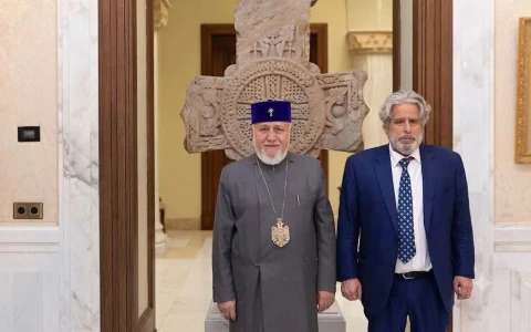Օգոստոսի 7-ը հայոց պատմությունը փաստագրող պատմաբանների համար կարող է ձևակերպվել որպես վտանգավոր շրջադարձի օր. Ամստերդամ