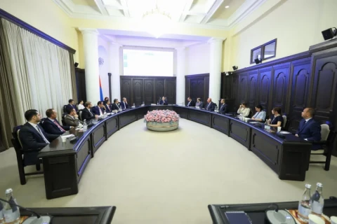 «Փաստ». Նոր պարտքեր են ներգրավում ճեղքերը փակելու համար