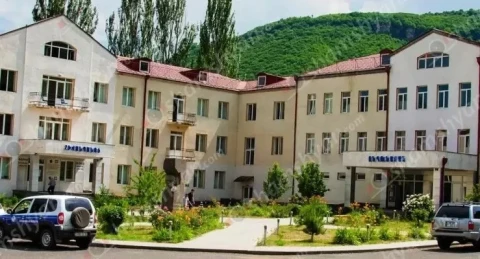 Начальник Экологической патрульной службы Гориса скоропостижно скончался во время церемонии панихиды по отцу депутата от «ГД»