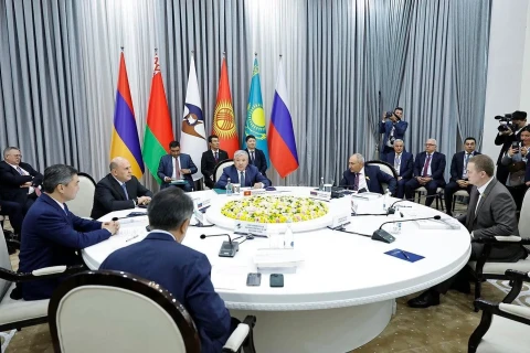 Armenia’s Pashinyan signs 3 documents at Eurasian Intergovernmental Council meeting in Kyrgyzstan