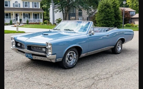 Редкий кабриолет Pontiac GTO 1967 года, связанный с легендарной гоночной командой Tin Indian, выставили на торги