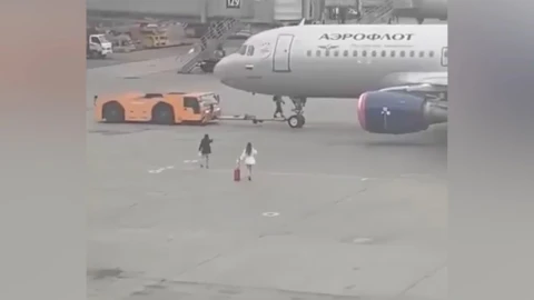 Две пассажирки выбежали на летное поле в аэропорту Шереметьево